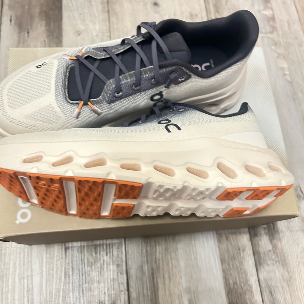 Running shoes. Colour: peach with gray